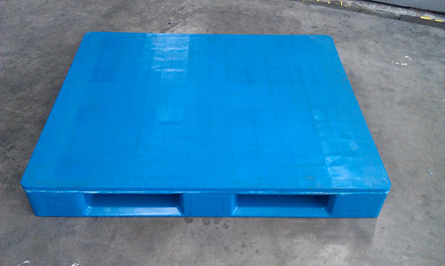 Пластиковый поддон — 120x120 — сплошной настил — 3 полоза — H1212PHA